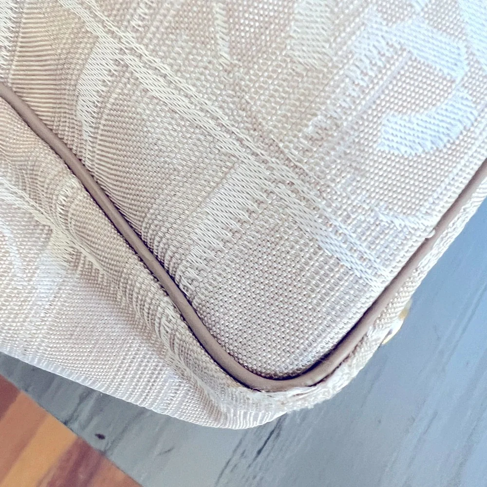 ❤️Authentic CHANEL Tote❤️ - Picture 7 of 16